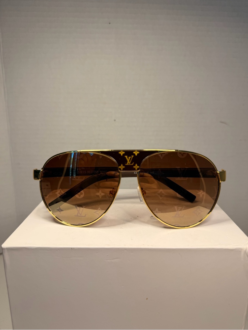 Louis Vuitton Gold Aviator
Monogram Sunglasses
Model 420